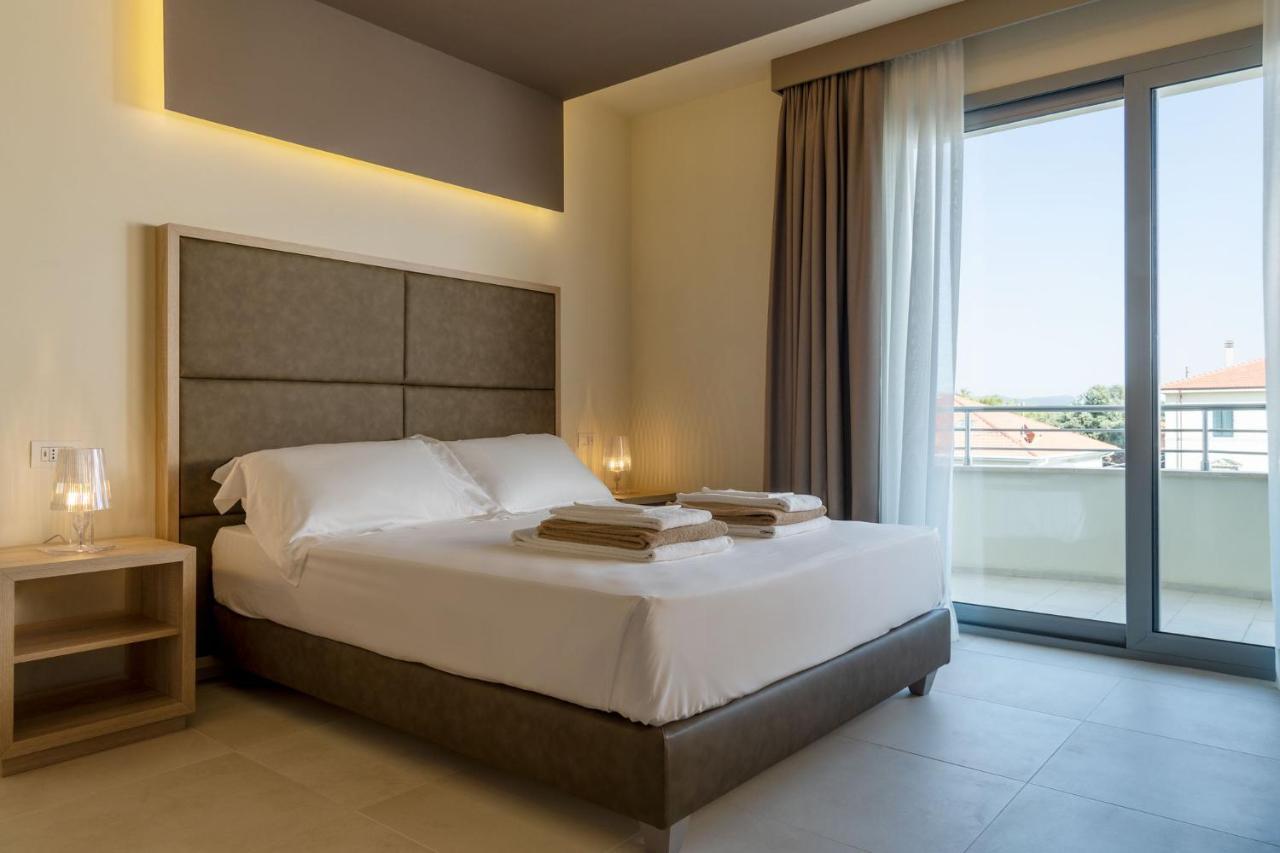 Palace Lido Hotel&Suites Marina di Cecina Exterior foto